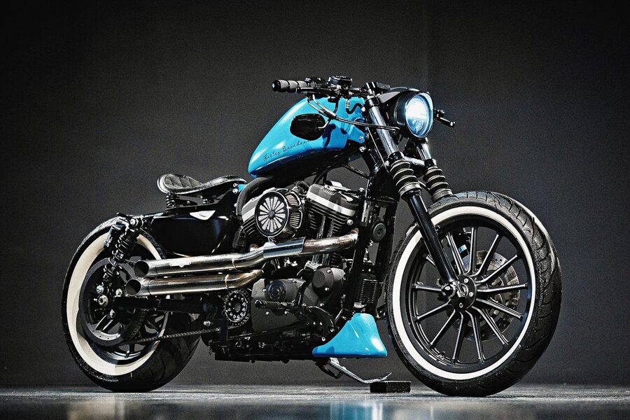 Bobber in Türkis und Schwarz mit Weisswandreifen